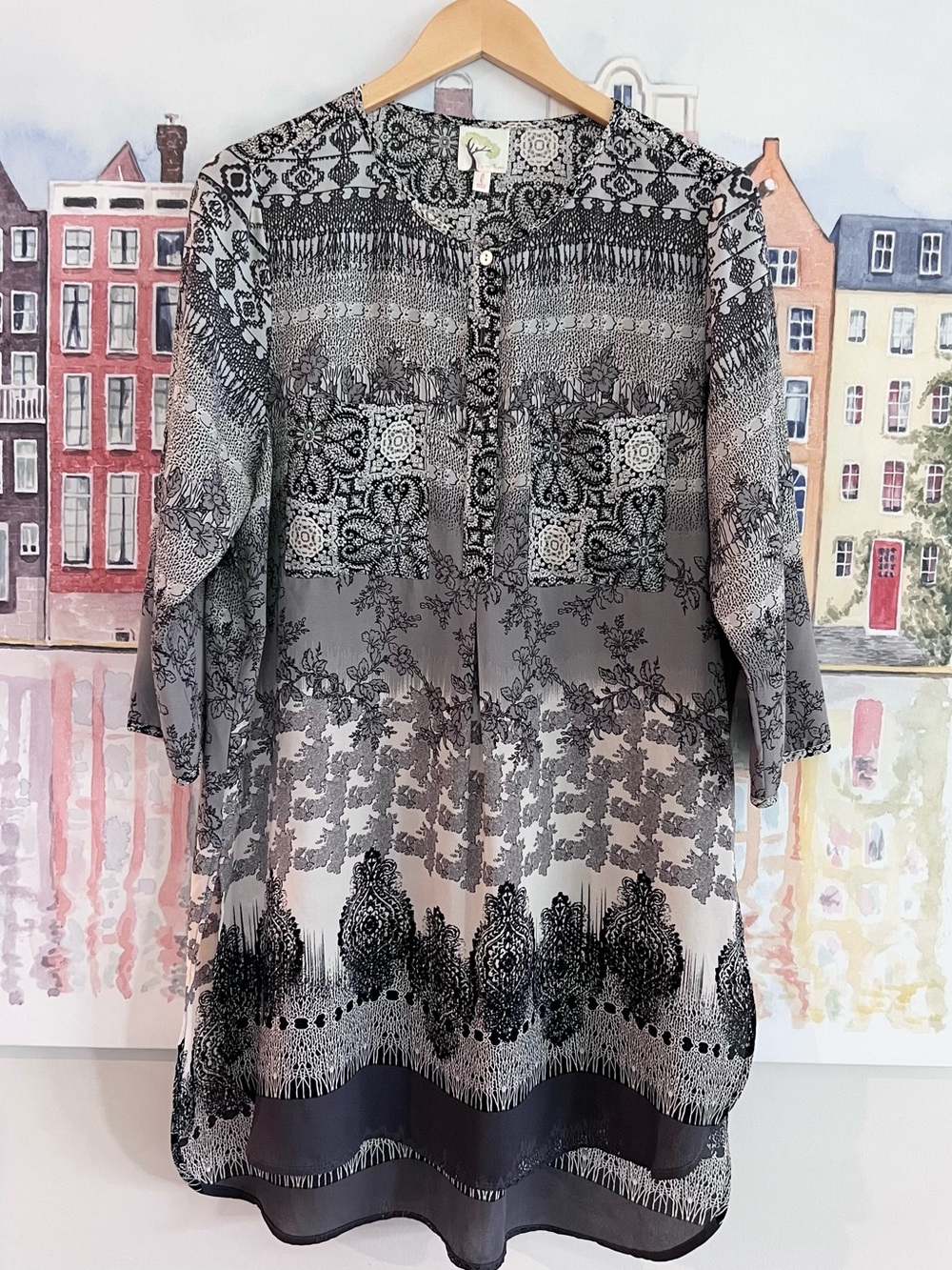 Fig & Flower Gray Black, & Cream  Patterned 3/4 Sleeve Tunic Size L